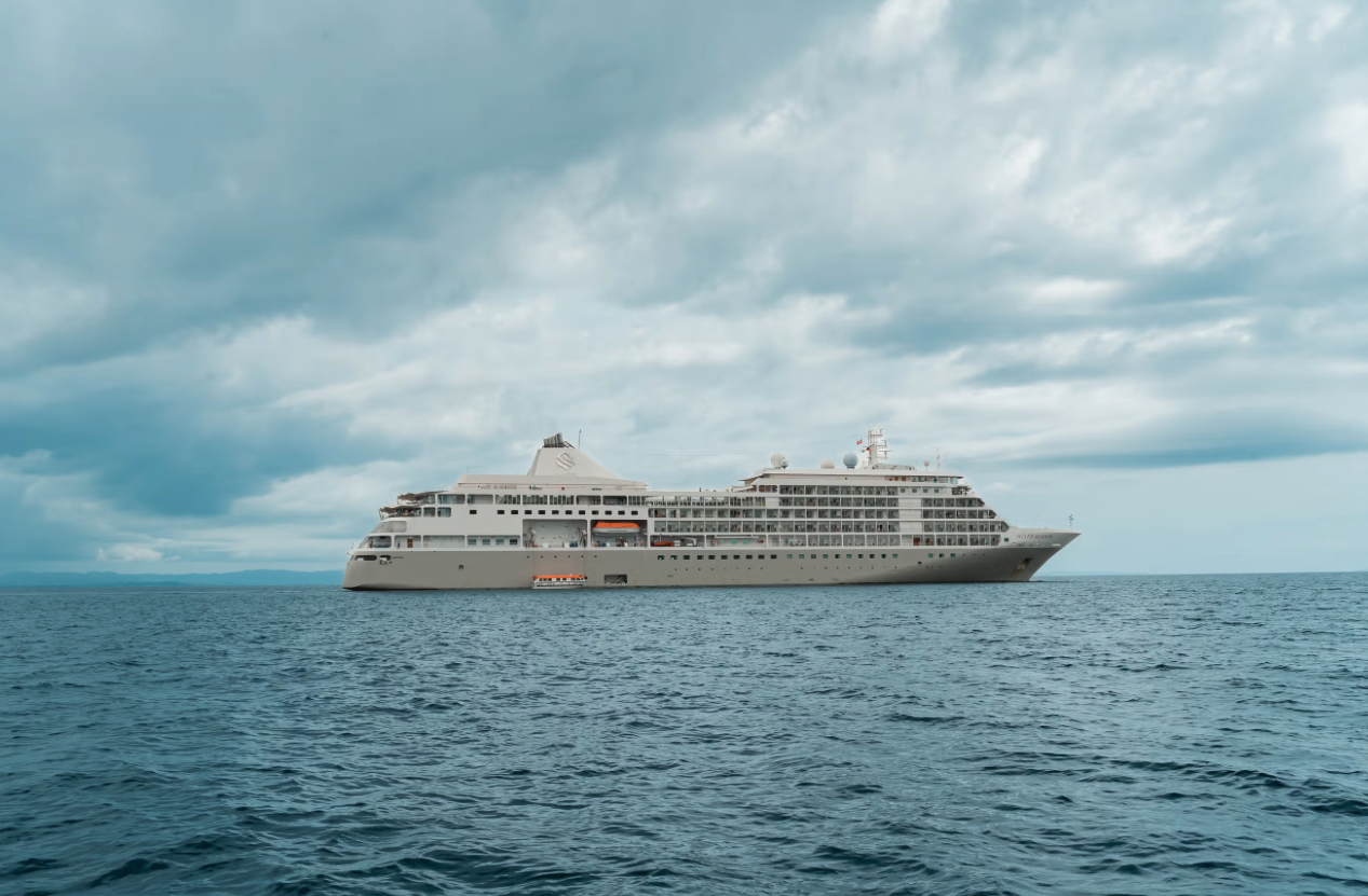 Silver Shadow at sea