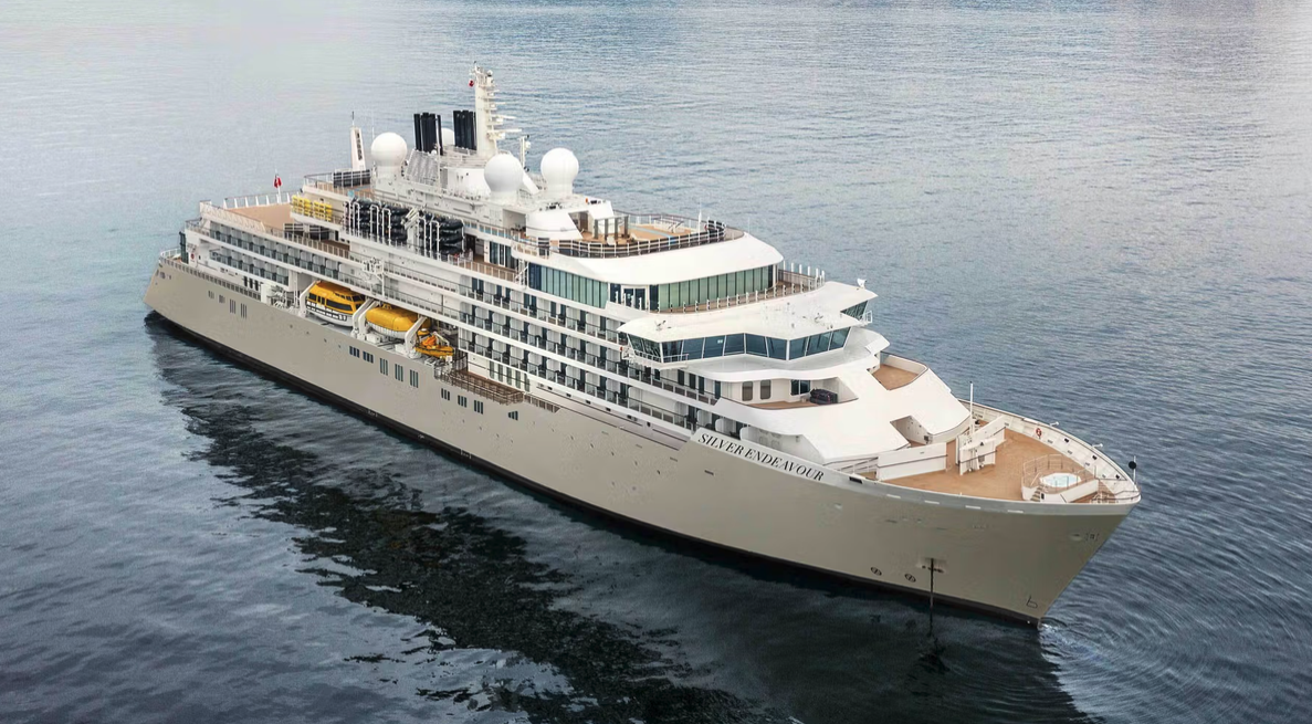 Silver Endeavour at sea